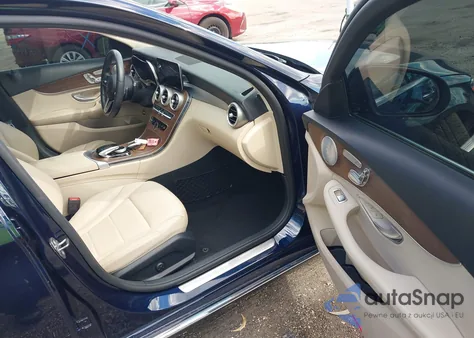 2019 Mercedes-Benz C 300 4Matic z USA, uszkodzony, nr VIN 55SWF8EB2KU304144